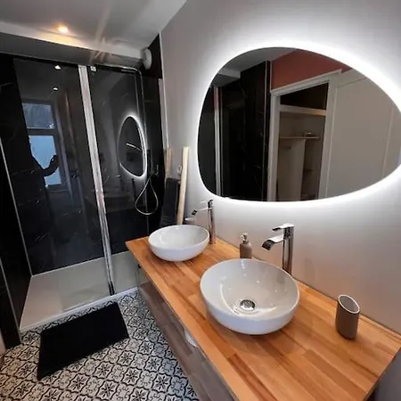 Richard Merrill 2 Personnes En Plein Centre * Sainte-Mère-Église