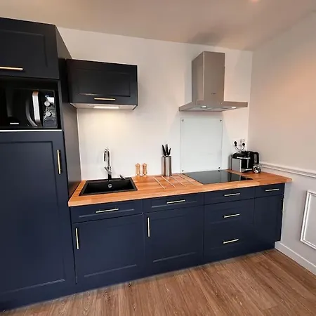 Richard Merrill 2 Personnes En Plein Centre *