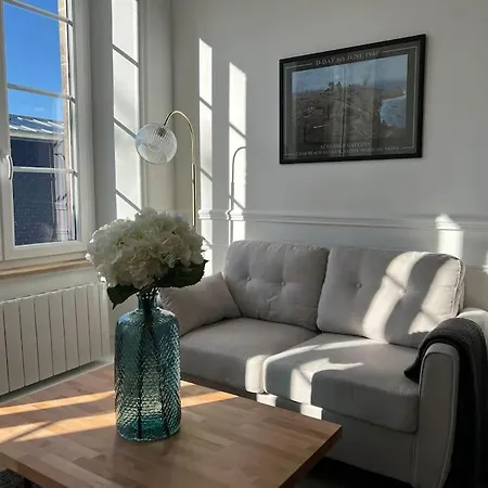 Richard Merrill 2 Personnes En Plein Centre Sainte-Mère-Église