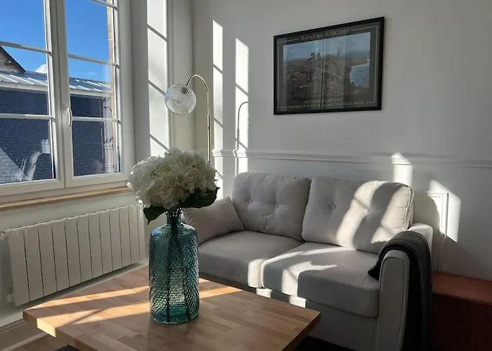 Richard Merrill 2 Personnes En Plein Centre Sainte-Mère-Église